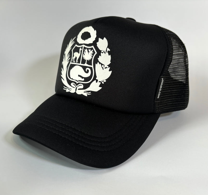 gorra negra escudo blanco